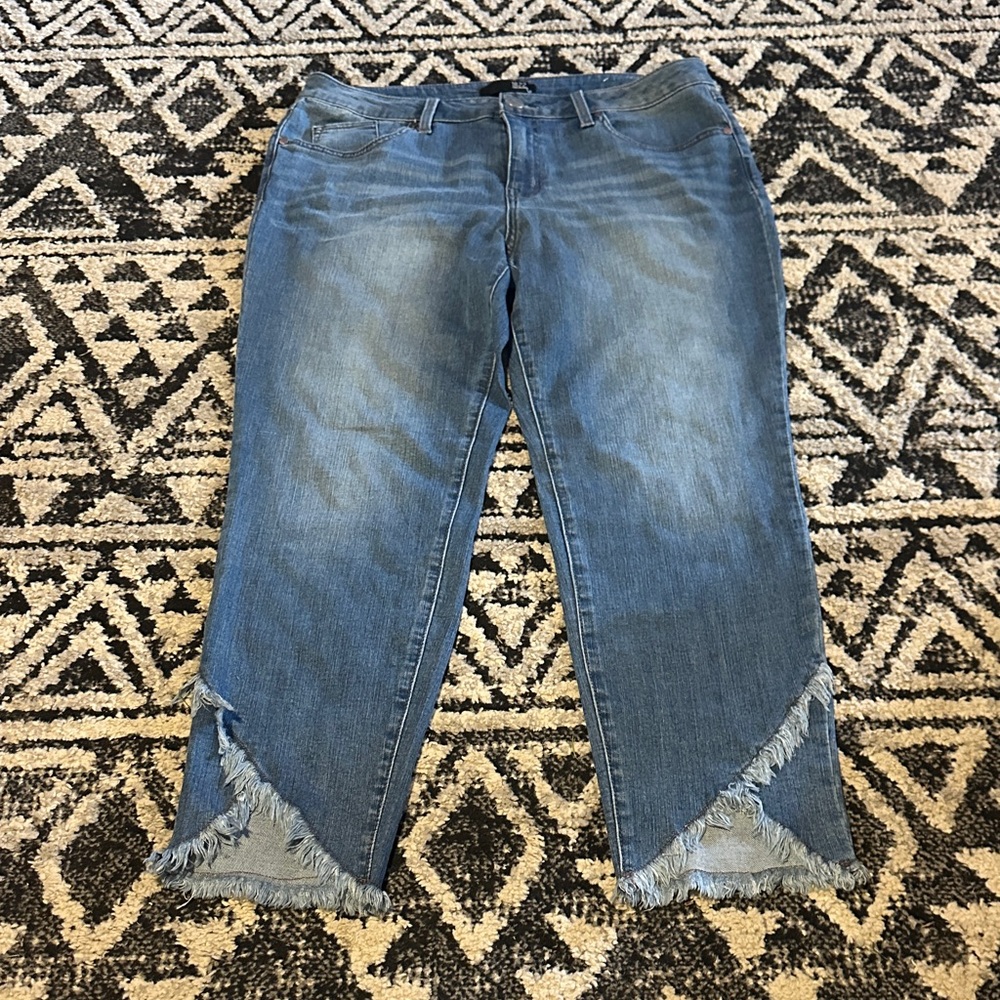 1822 Denim Distressed Blue Ankle Jeans